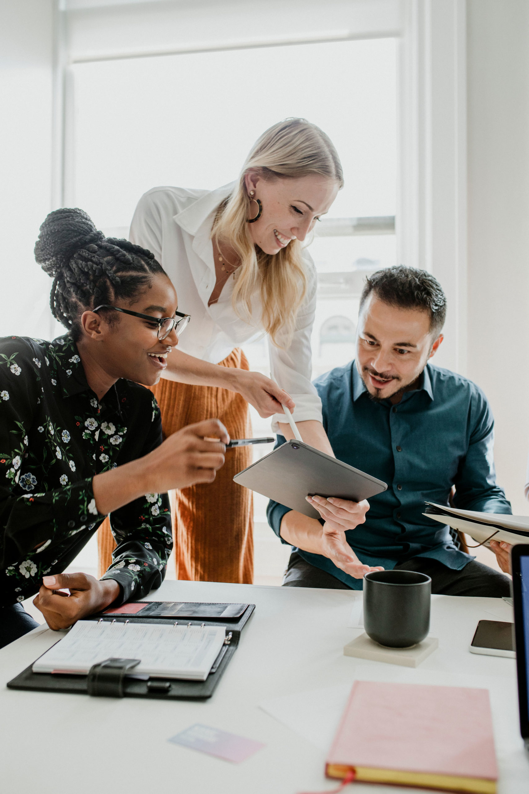 marketing-professionals-looking-at-computer